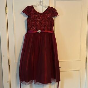 Gorgeous red girls dress!
